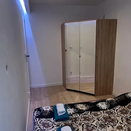 Nowoczesne 40m2, 2 Pokoje, Hala Garazowa, Balkon, Widok Na